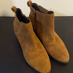 Rust color easy spirit Evolve suede boots